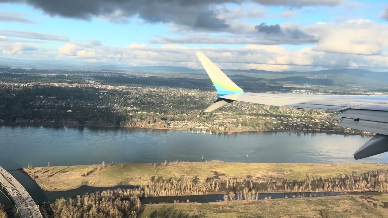 Alaska Airlines Boeing 737-9 Max Taking off from Portland International Airport (PDX)