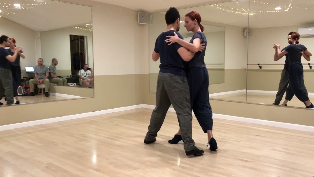 Tango 403: Back Sacadas