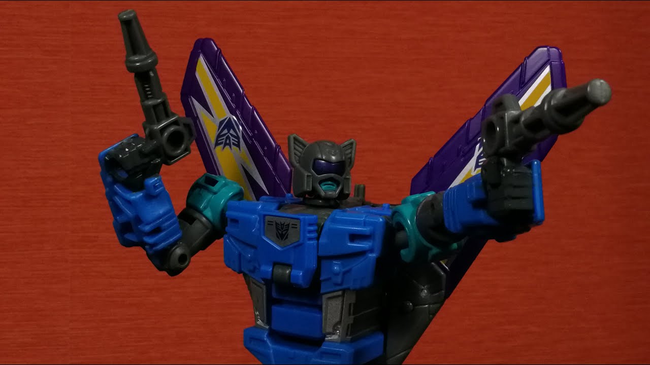 Обзор на Transformers Generations Power of the Primes Deluxe Class Blackwing