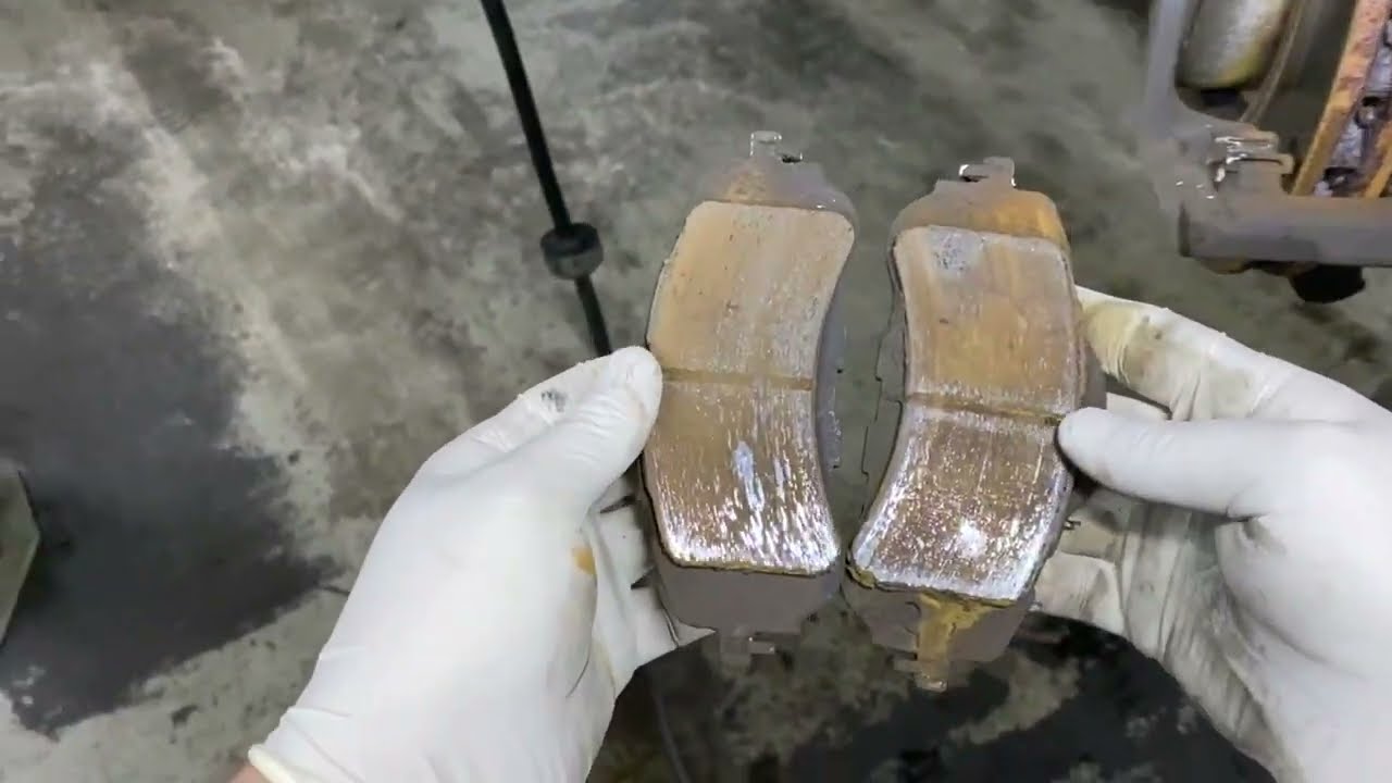 PEUGEOT 308 FRONT BRAKE DISKS AND PADS REPLACEMENT CHANGE T10 VORNE BREMSEN WECHSELN DIY