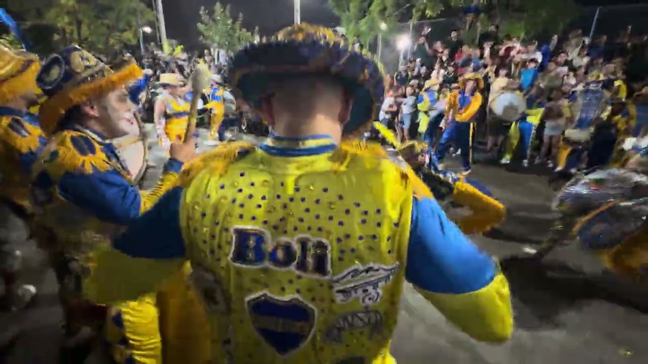 Los amantes de La Boca /Retirada cerrando el corso del barrio 💙💛💙carnaval porteño