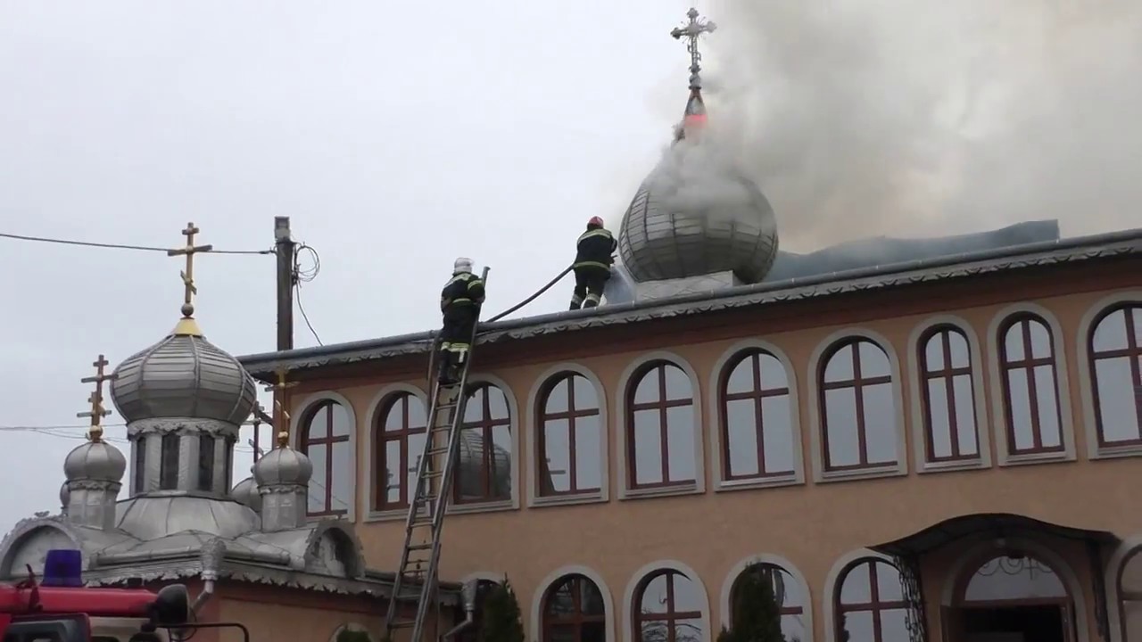 Рятувальники ліквідували пожежу в монастирі в селі Кулівці