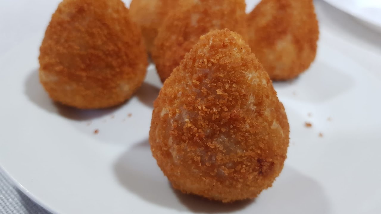 BRAZILIAN COXINHA : CHICKEN CROQUETTES