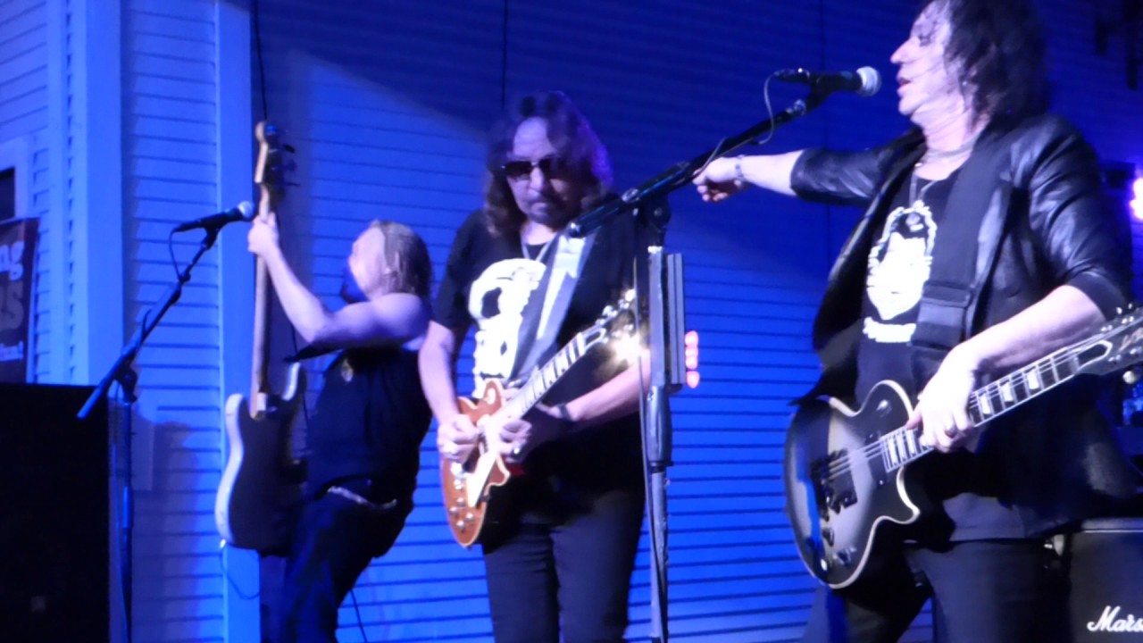 Ace Frehley - Too Young To Die / Guitar Battle LIVE [HD] 1/20/17
