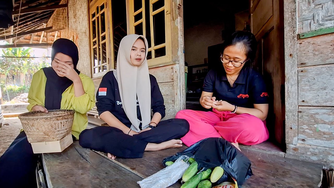 Mojang Cianjur, Cantik Dan Pandai Memasak.. Ngeliwet Di Tepas, Suasana Pedesaan Sunda