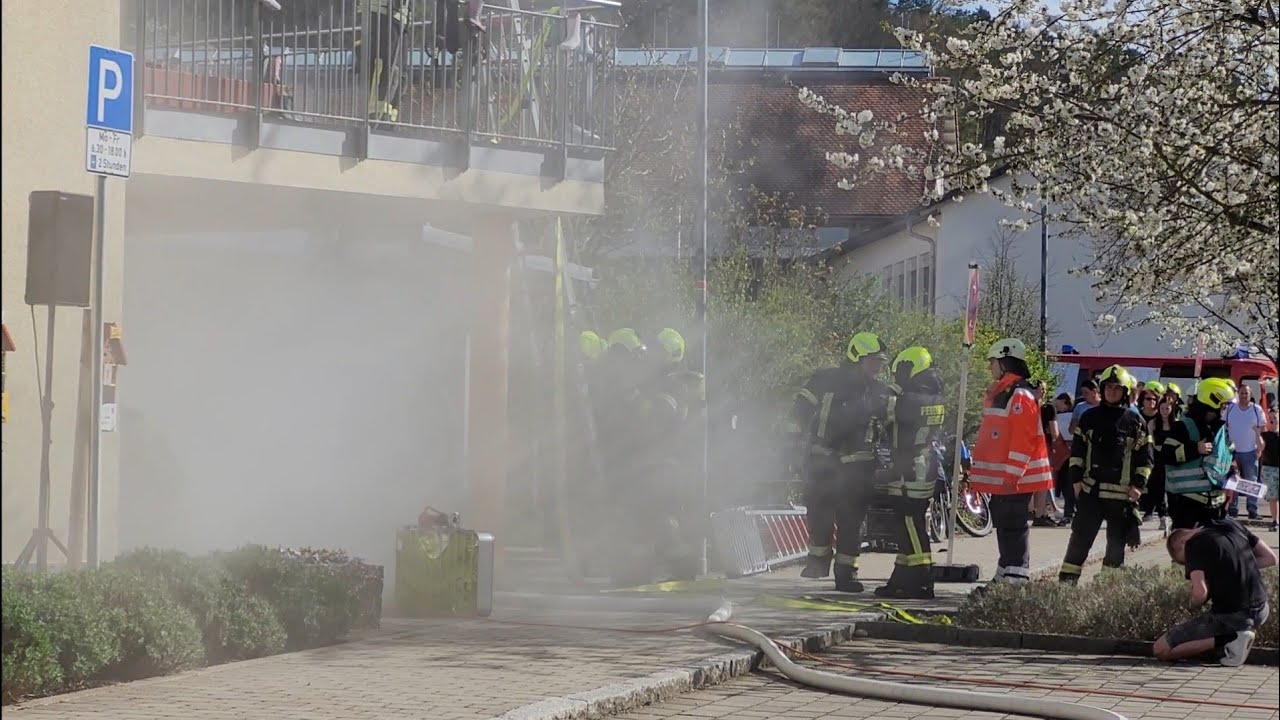 BRAND in KINDERGARTEN - Feuerwehr Berglen und DRK Winnenden ÜBUNG