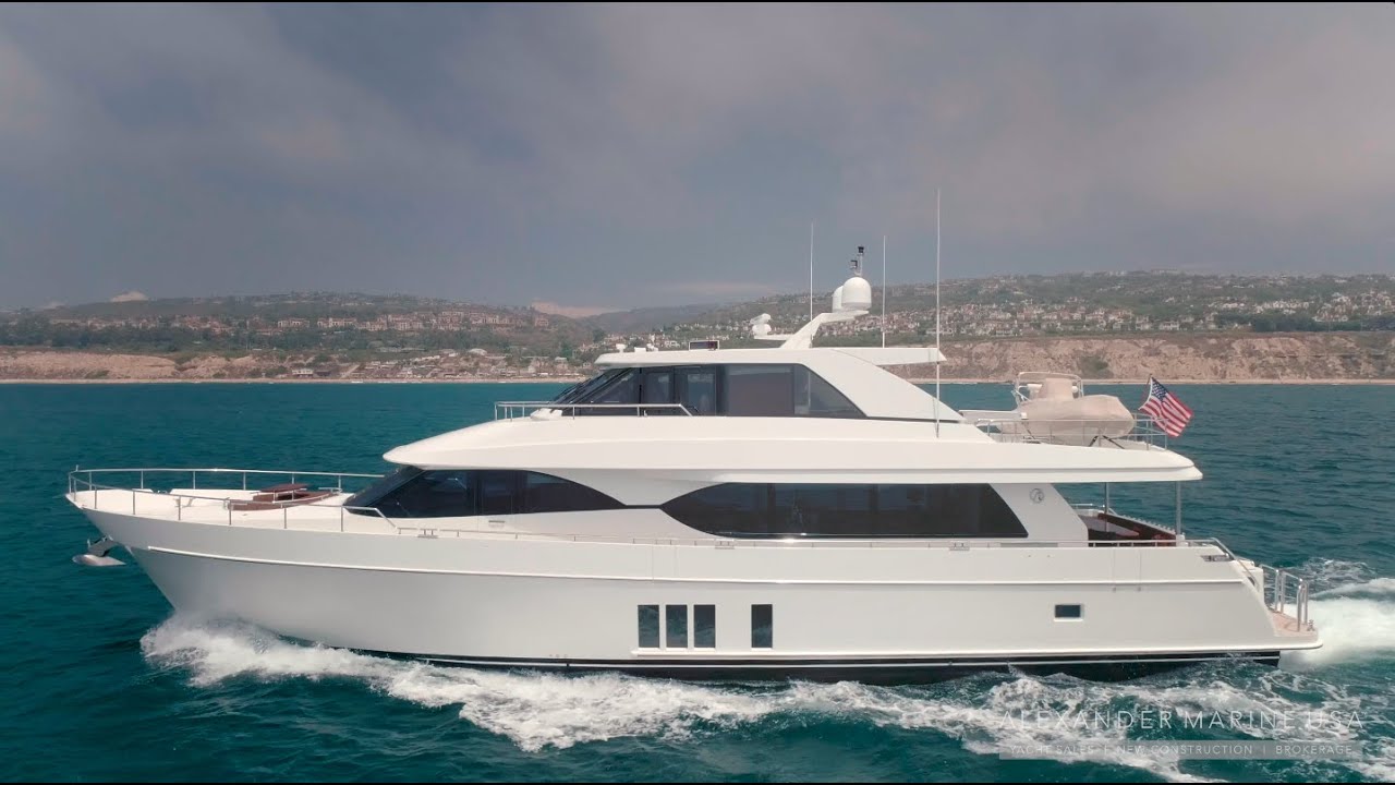 90' Ocean Alexander Skylounge Presented by Greg Wilkinson