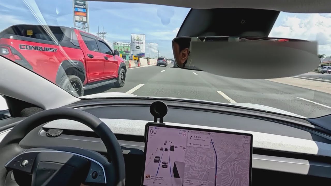 Tesla Model 3 Drives Itself on SLEX 🇵🇭 Autopilot + Lane Change Demo