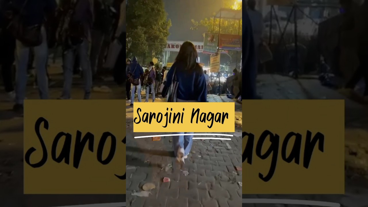 Sarojini Nagar at night 🌚