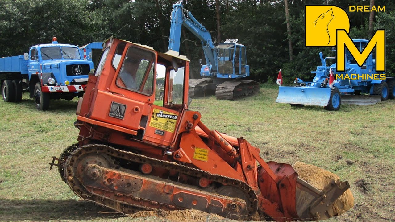 Veterans of construction ⚠️🚧🚜 guys in historical machinery playing with Magirus-Deutz Hanomag