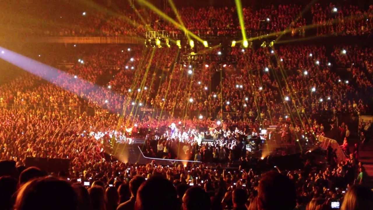 Beyonce - Irreplaceable (Live at Sportpaleis Antwerp, Belgium)