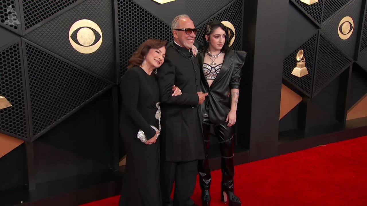 GLORIA, EMILIO & EMILY ESTEFAN | Red Carpet Fashion Cam | 2026 GRAMMYs