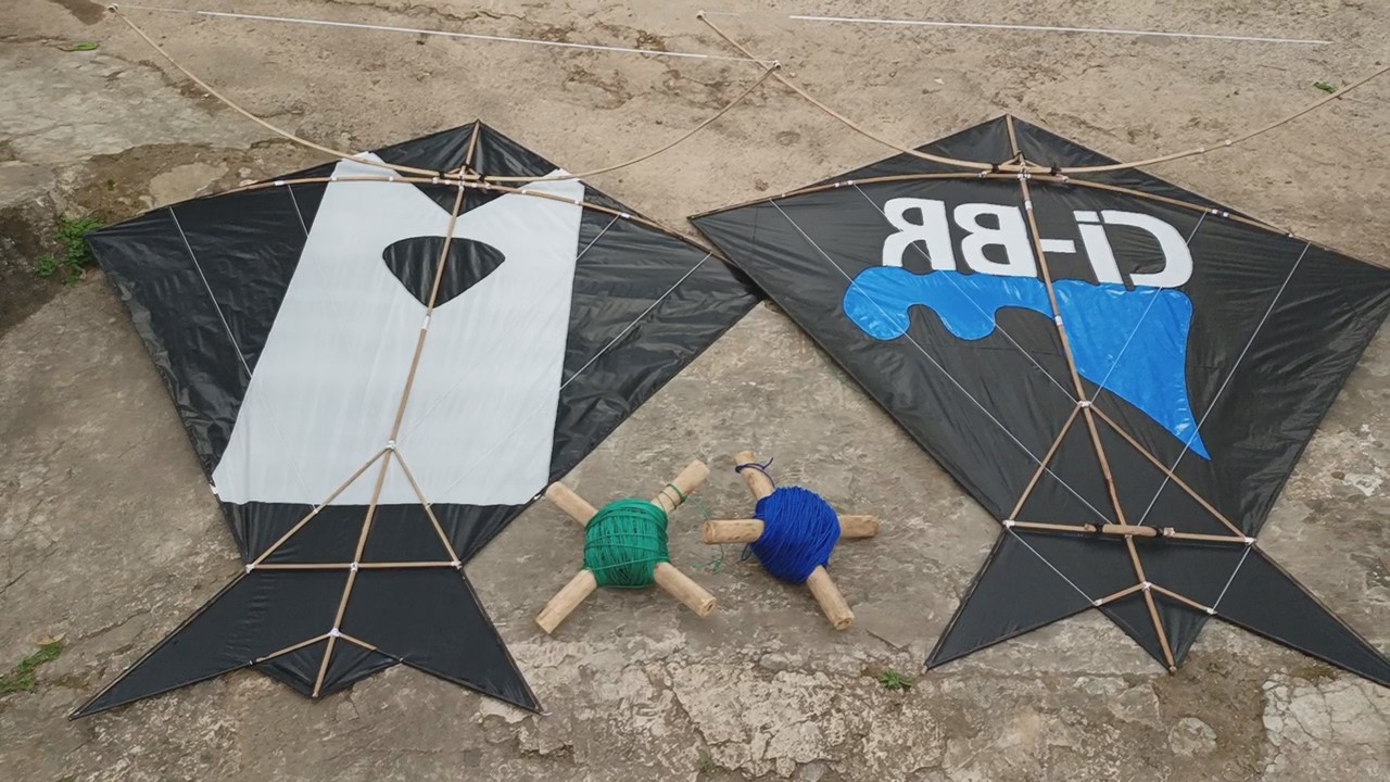 NERBANGIN 2 LAYANGAN - SUPER BOMBER 2 METER - | Layangan Sendaren