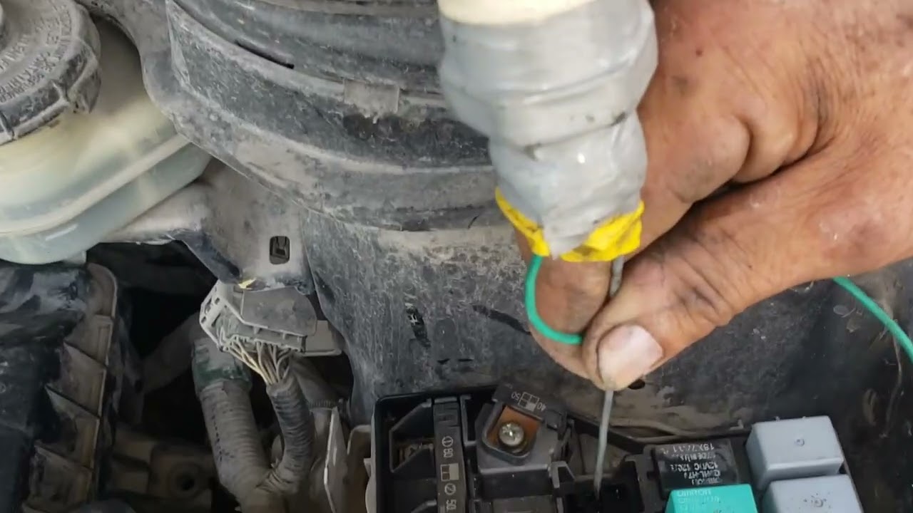 HONDA CRV 2008 SE CALENTO.  LOS ABANICOS NO FUNCIONAN CORRECTAMENTE COMO PONERLOS AL ABRIR  LA LLAVE