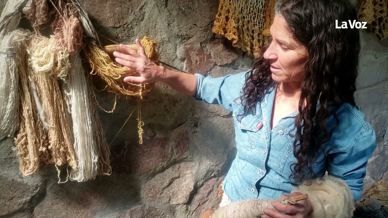Paula, la tejedora que recupera y enseña técnicas ancestrales en Córdoba