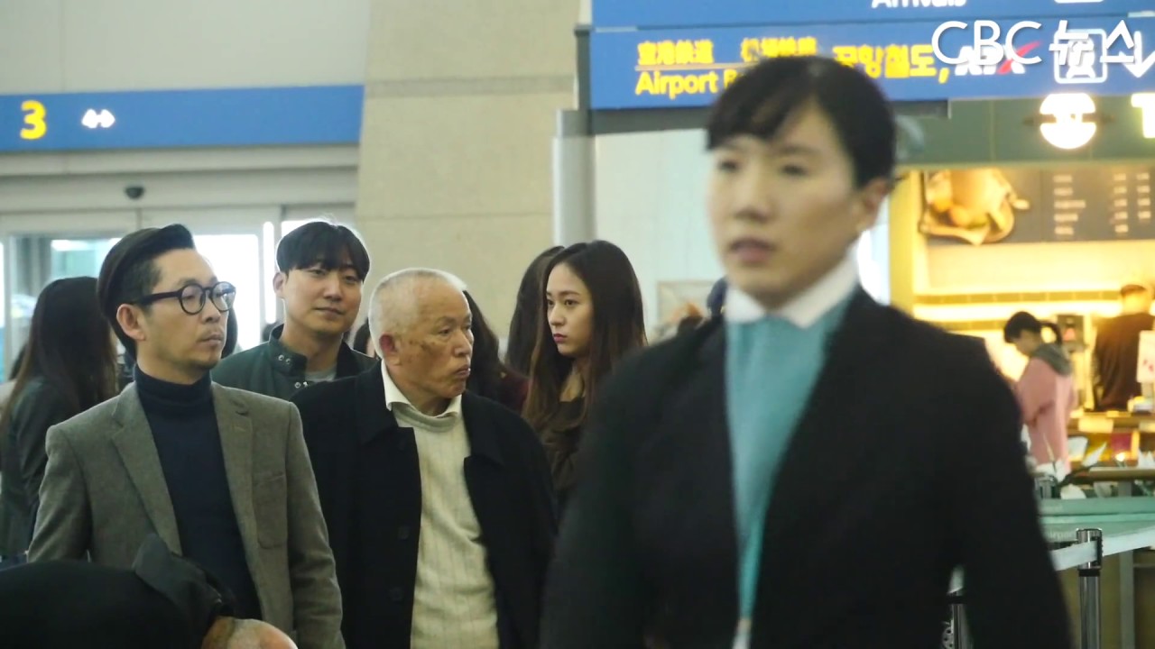 170222 KRYSTAL - Incheon Airport heading to Milan