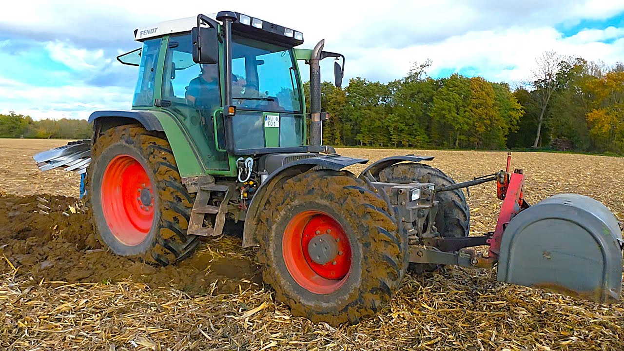 Fendt GT 380 Turbo mit 4 -Schar Lemken Opal 110 pflügt perfekt die Maisdrusch-Reste in den Boden ein