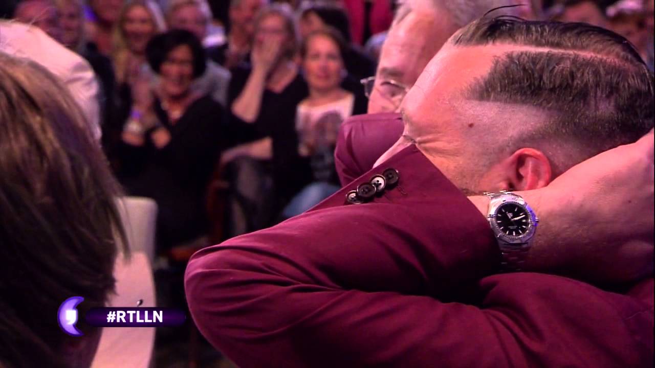 ‘Loser’ Klaas niet blij met knipbeurt  - RTL LATE NIGHT