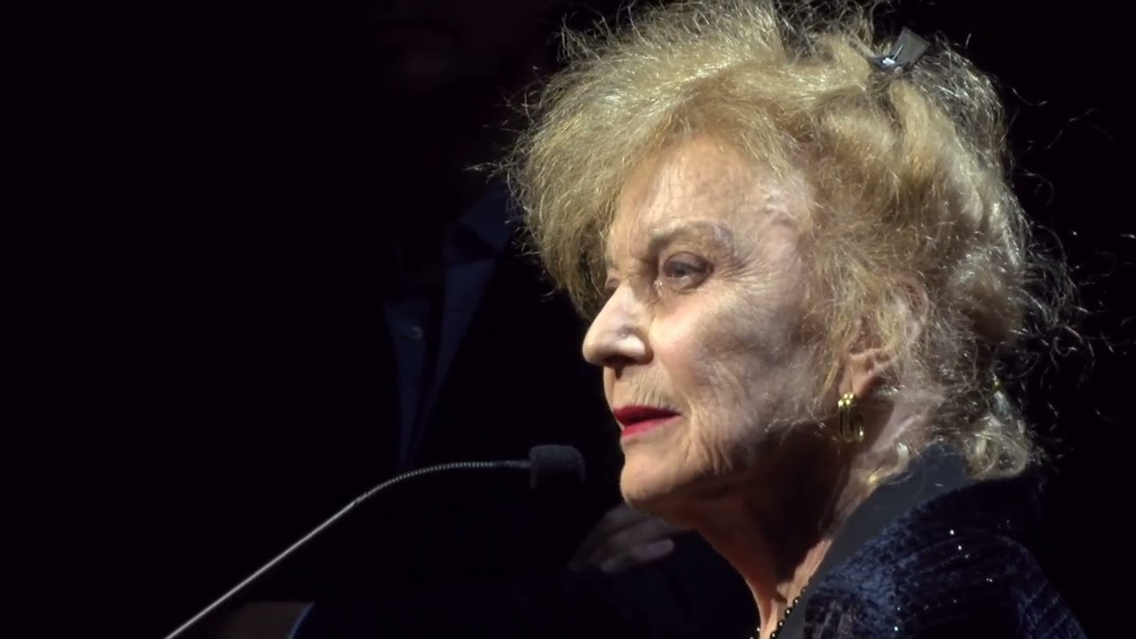 Fallece Marisa Paredes. Nuestro recuerdo emocionado de su discurso en los Premios AISGE de este 2024