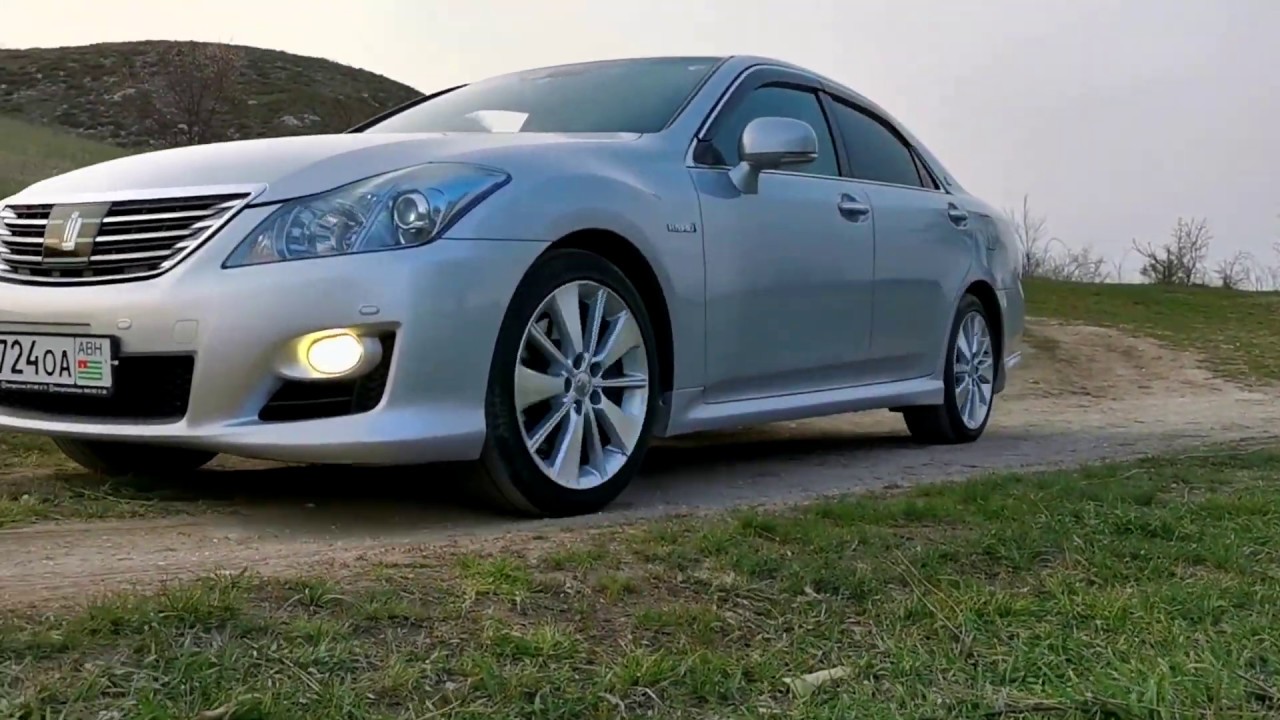 Обзор Toyota Crown Hybrid GWS-204. Машинка на батарейках для взрослых.
