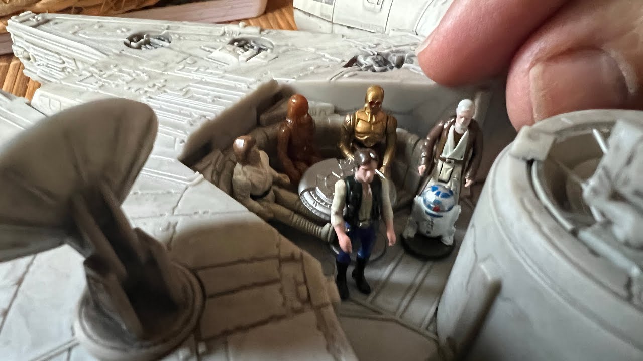 Unintentional ASMR: Unboxing Micro Galaxy Squadron Millennium Falcon
