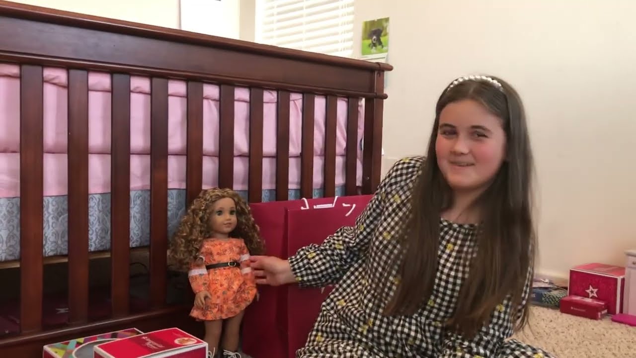 Evette’s floral duster and denim outfit