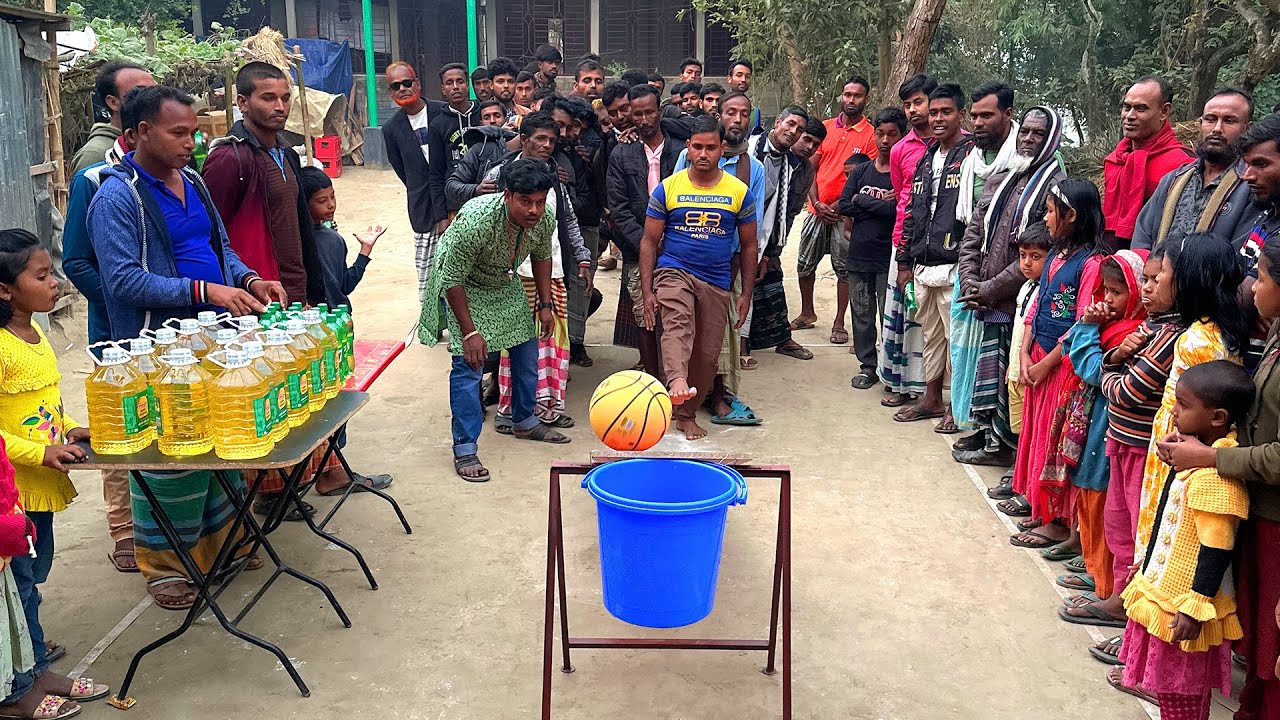 বালতিতে গোল দিয়ে সয়াবিন তেল জেতার কঠিন চ্যালেঞ্জের খেলায় অংশ নিয়ে নতুন গ্রামের কে কে জিতলো ?