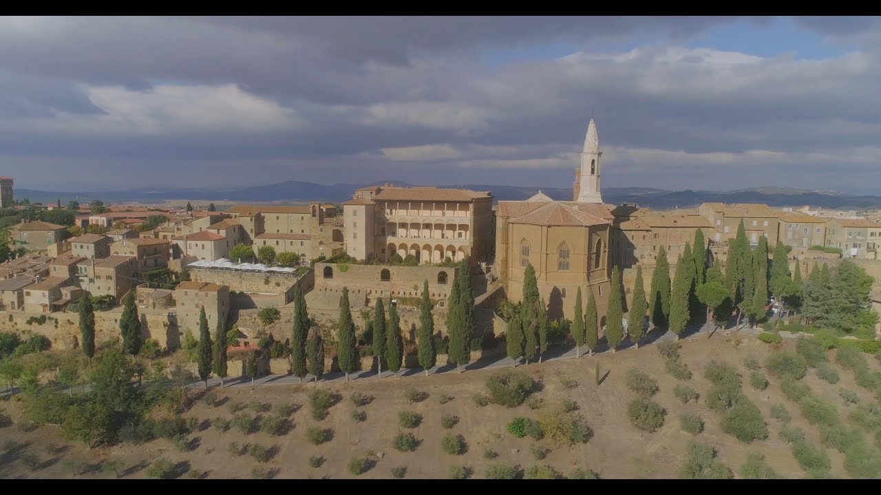 Pienza, Tuscany - Ultra HD Aerial view of the Historic Centre in 4 K in Toscana
