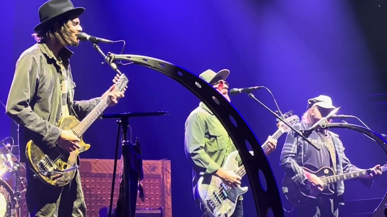 Neil Young - Paris -- COWGIRL IN THE SAND -- Adidas Arena - 13 july 2025