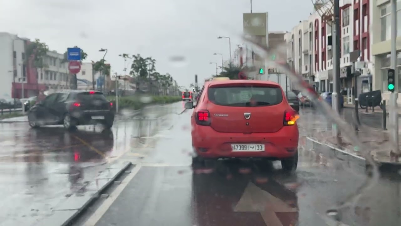 أجواء صباحية ممطرة بمدينة أكادير 