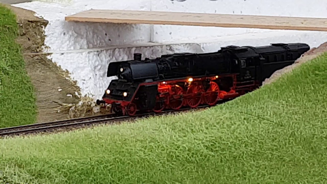 Eine Reko BR 19 022 (04 0022-6) VES bei einer Testfahrt