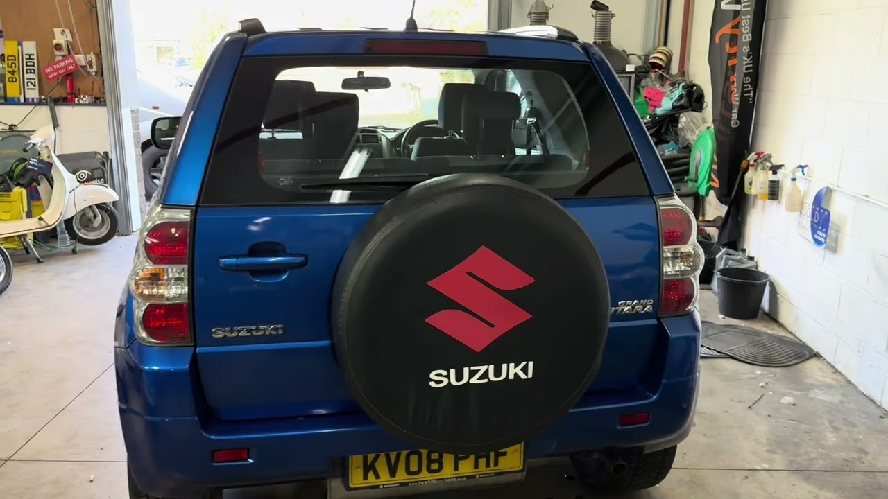 2008 Suzuki Grand Vitara 1.6 VVT 3 door with only 30,000 miles. Perfect for UK broken roads! 🤬
