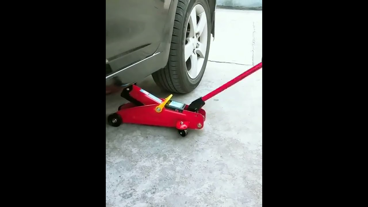 trolley jack used in a car