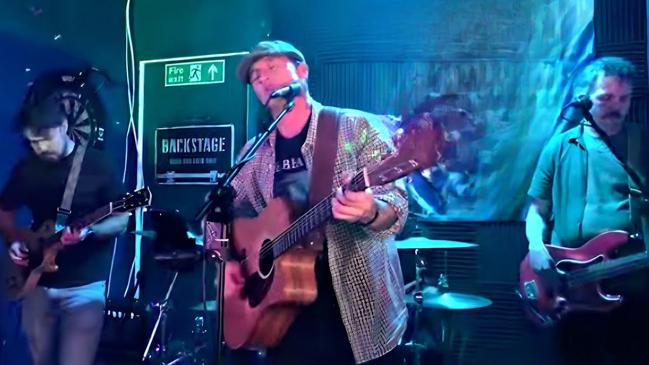 Someday Soon - Flashing Blue, Sanctum Bar, Castleford, UK.   Yorkshire Indie Rock.