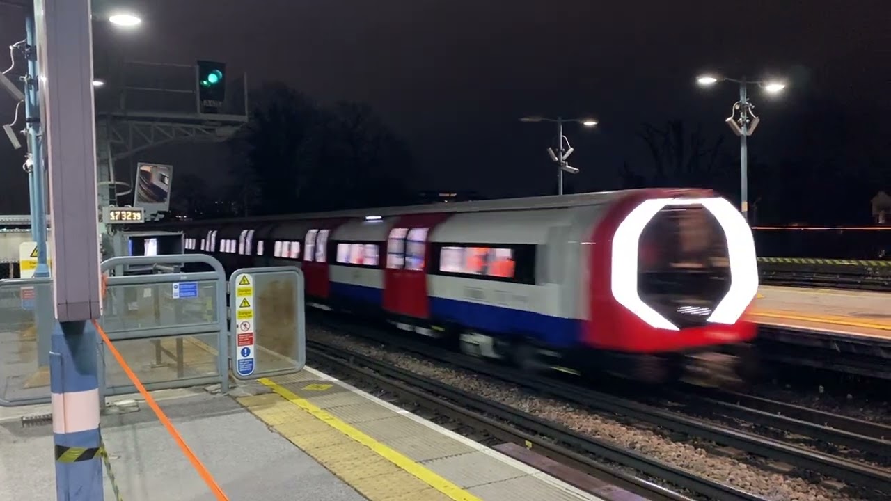 New Piccadilly Line passing Turnham Green (2024 TS)