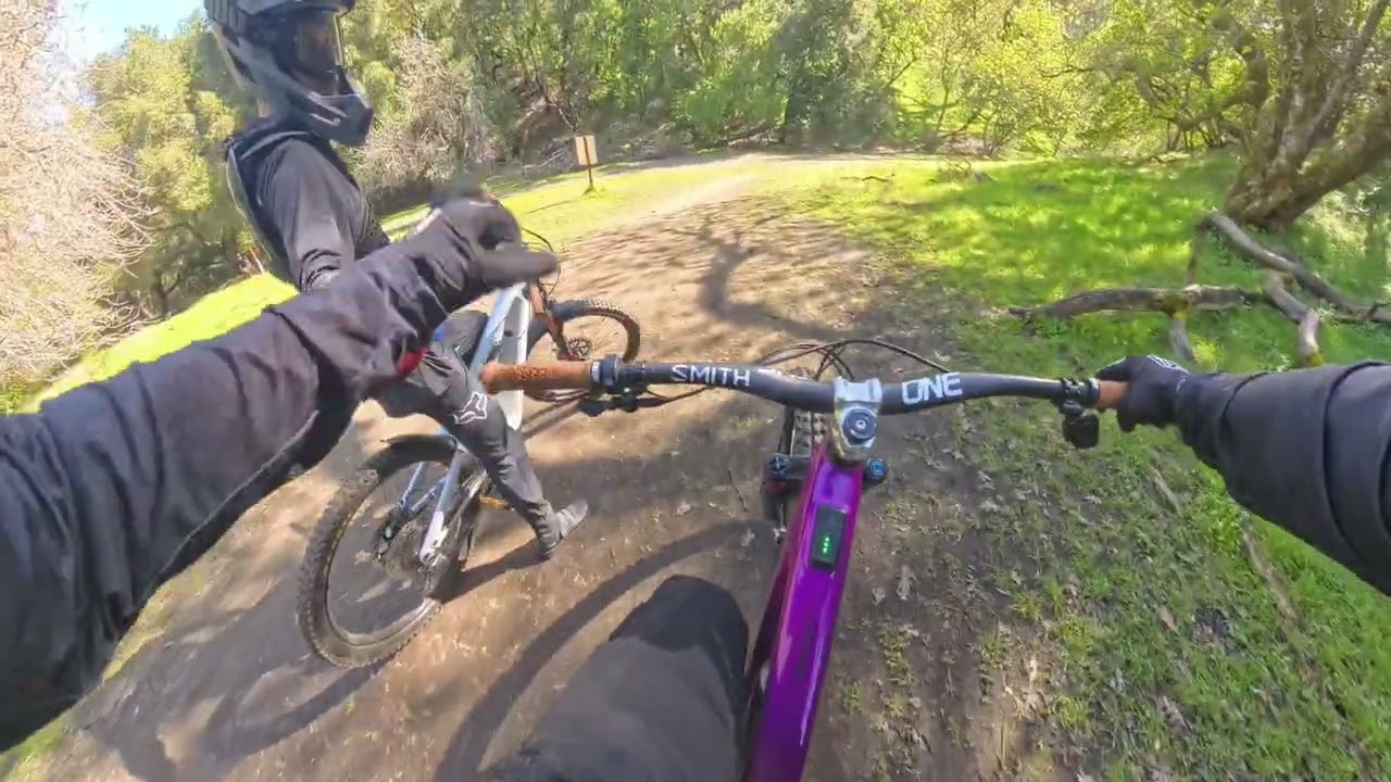 Đạp xe MTB ở đường mới