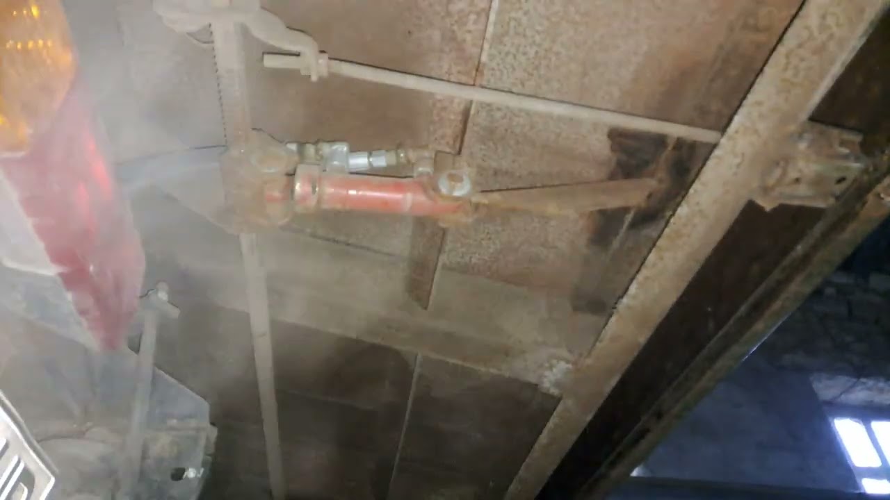 Гідравлічне відкриття борта на газоні