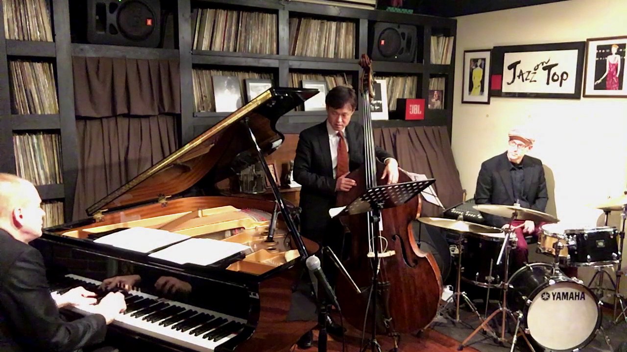 Phillip Strange Trio - Autumn Leaves