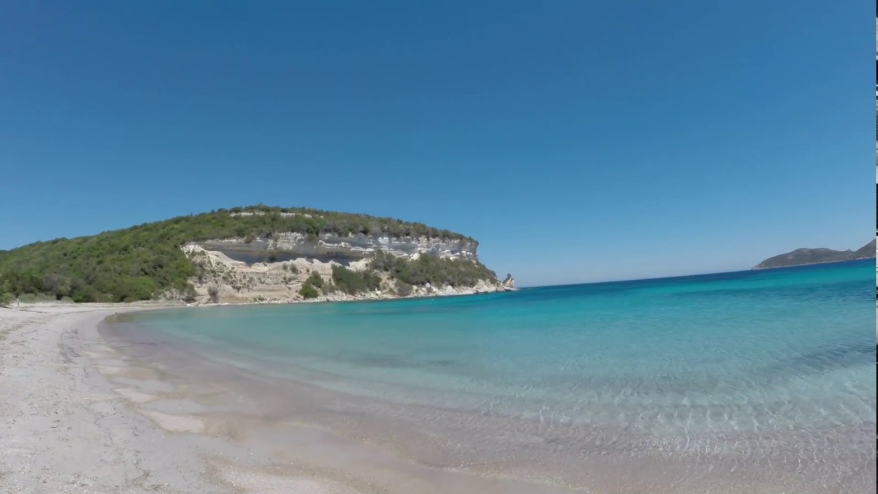 Une plage  paradisiaque  du côté de Bonifacio Corse 