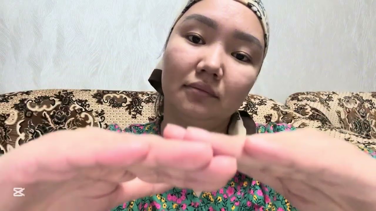 Короткая медитация избавит от лишнего шума в голове и напряжения.meditation will relieve excessnoisк