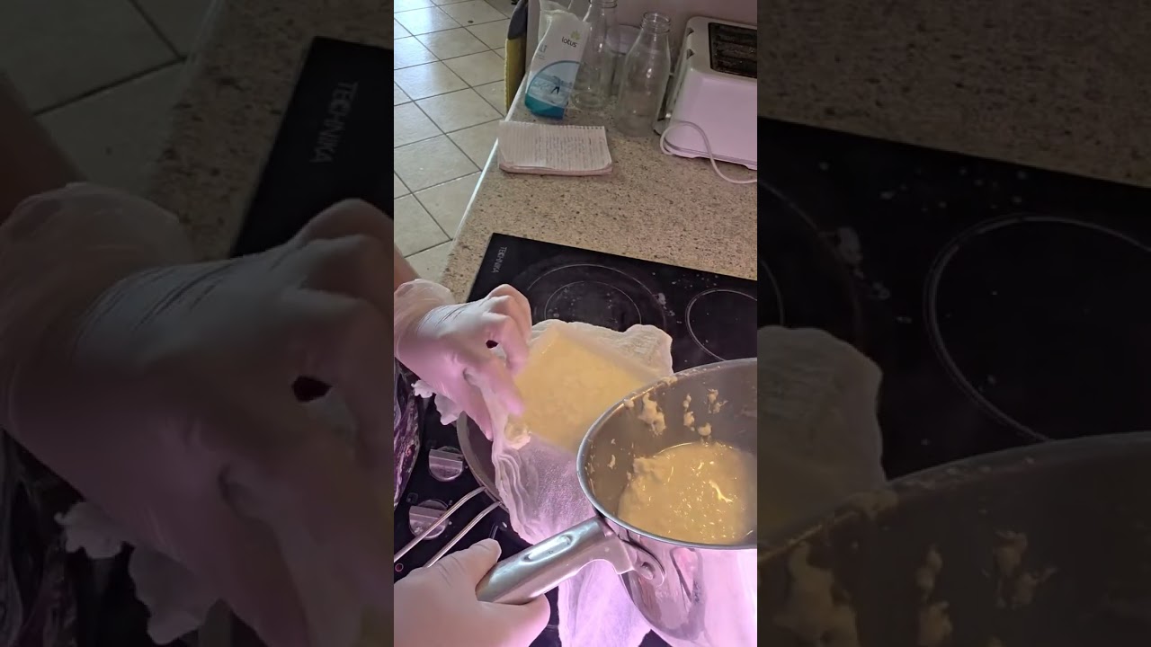 Приготовление моцареллы с уксусом.