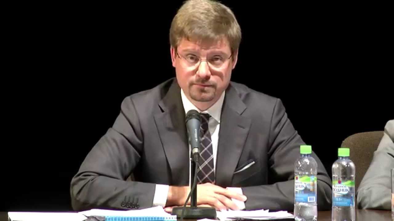 Первый зам. руководителя ФАНО Алексей Медведев отвечает на вопросы из зала