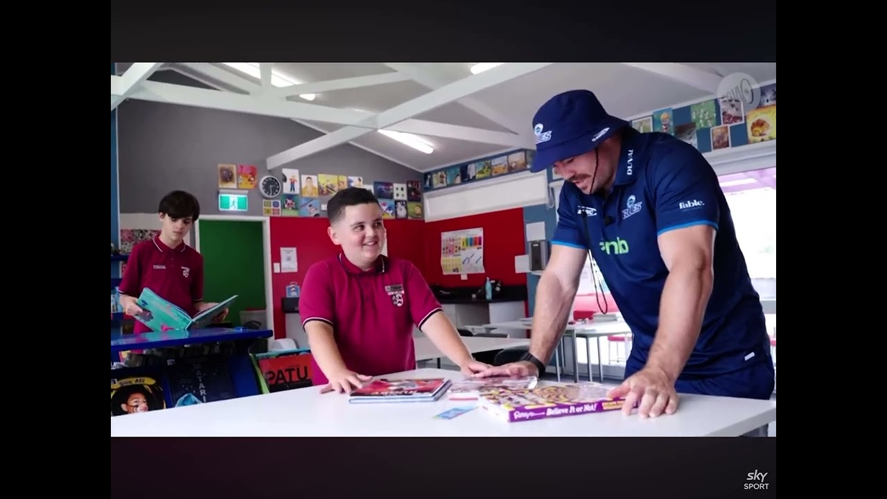Crowd Goes Wild - Auckland Blues at Sylvia Park School