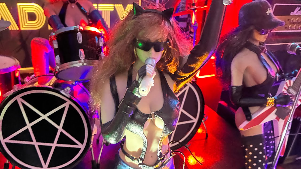 RAD KITTY 1/6 SCALE PHICEN ACTION FIGURE FEMALE HEAVY METAL BAND PERFORMING FIRESTORM AWAKENS