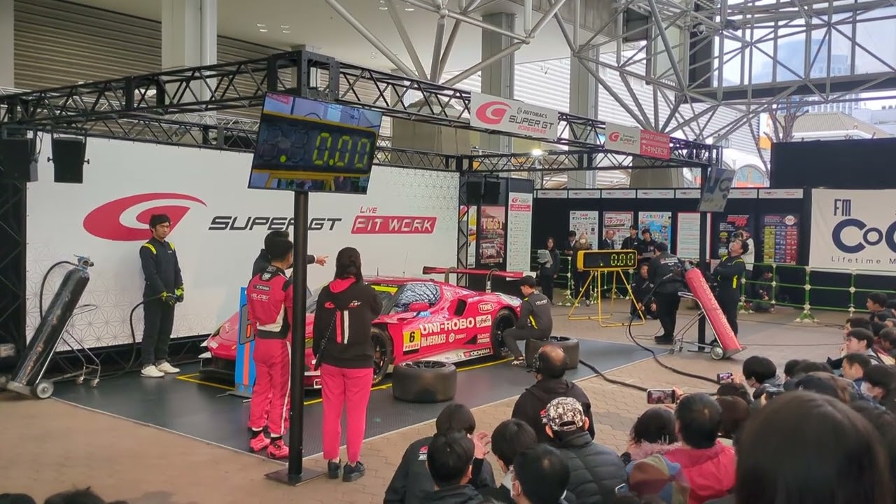 2026 大阪オートメッセ ど迫力　SUPER GT PIT WORK エンジンスタート　タイヤ交換