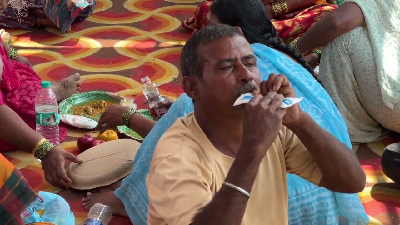 శ్రీశైలం పాదయాత్ర భక్తులకు అన్నప్రసాద వితరణ