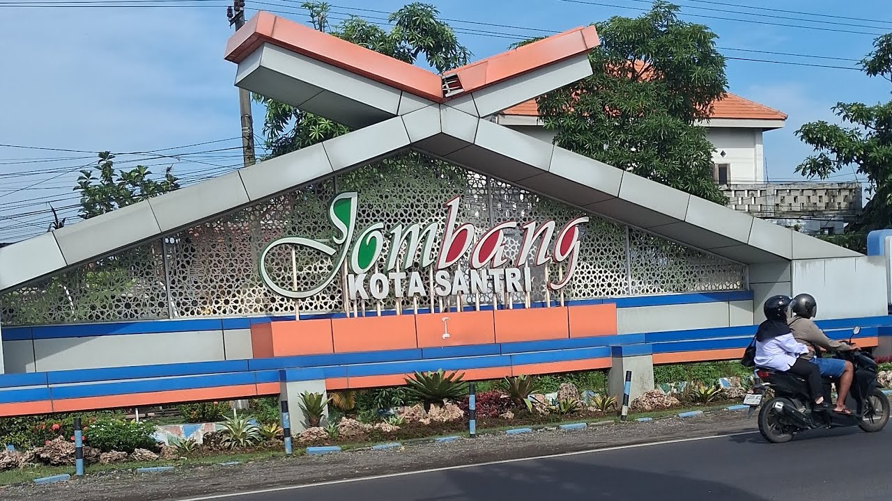 Pejalanan Naik Bus Bersama Pak Ceo Deka Chandra Asena ke Jawa Timur Kabupaten Tuban