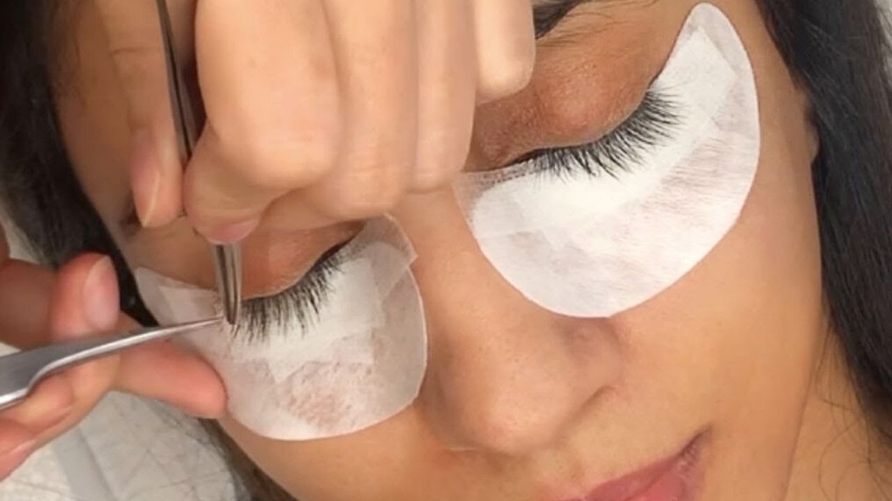 I GOT CLASSIC EYELASH EXTENSIONS DONE!! SEE ENTIRE PROCESS! THOUGHTS**