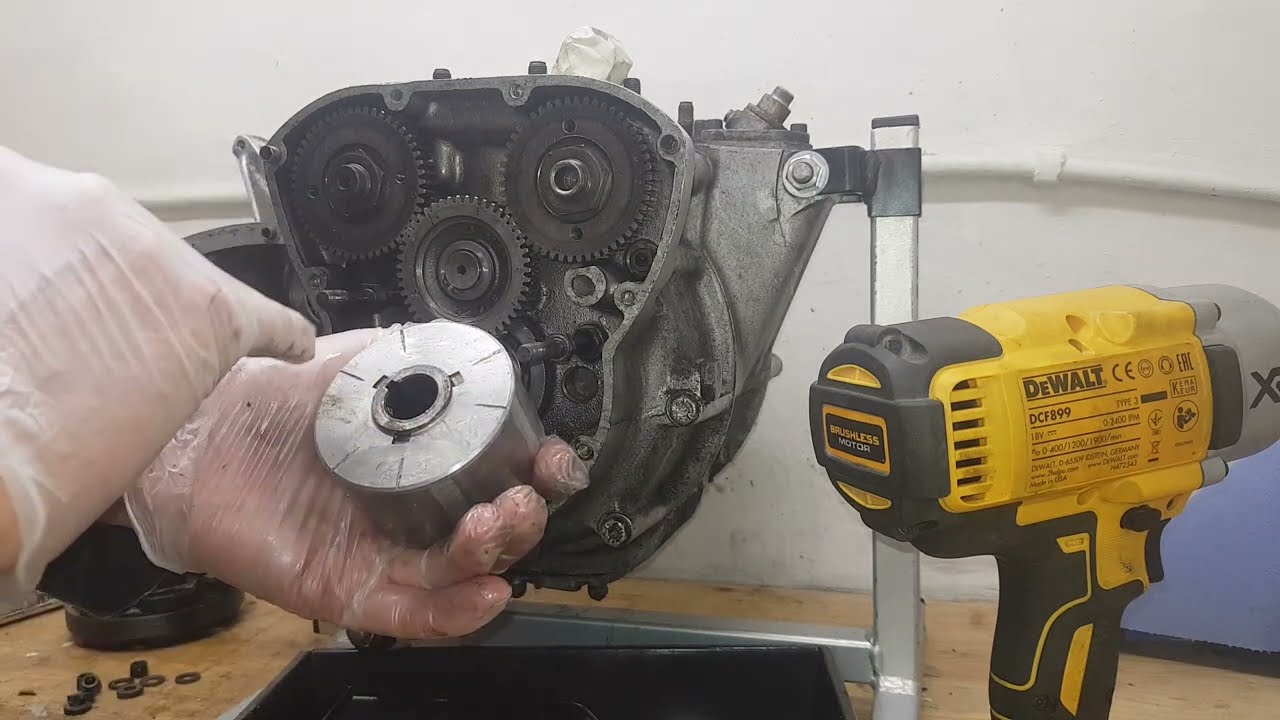 Triumph Trident T150V Engine Rebuild. Part 9: Stripping the Timing Case