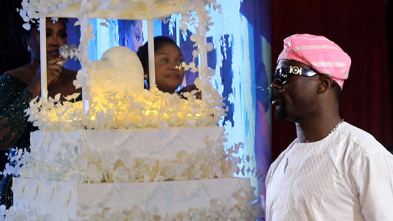 A stunning moment As Actress Folorunsho Adeola gracefully cuts her cake 2 celebrate her 40th Bday